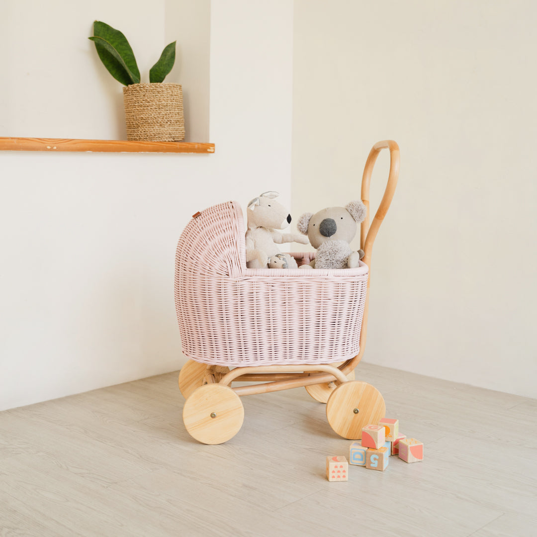 Kereta Dorong Boneka Rotan Colette - Merah Muda