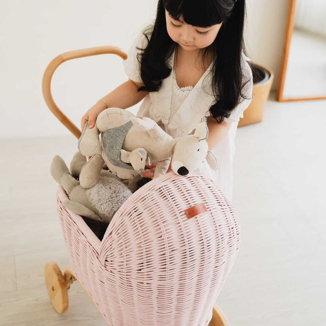 Kereta Dorong Boneka Rotan Colette - Merah Muda