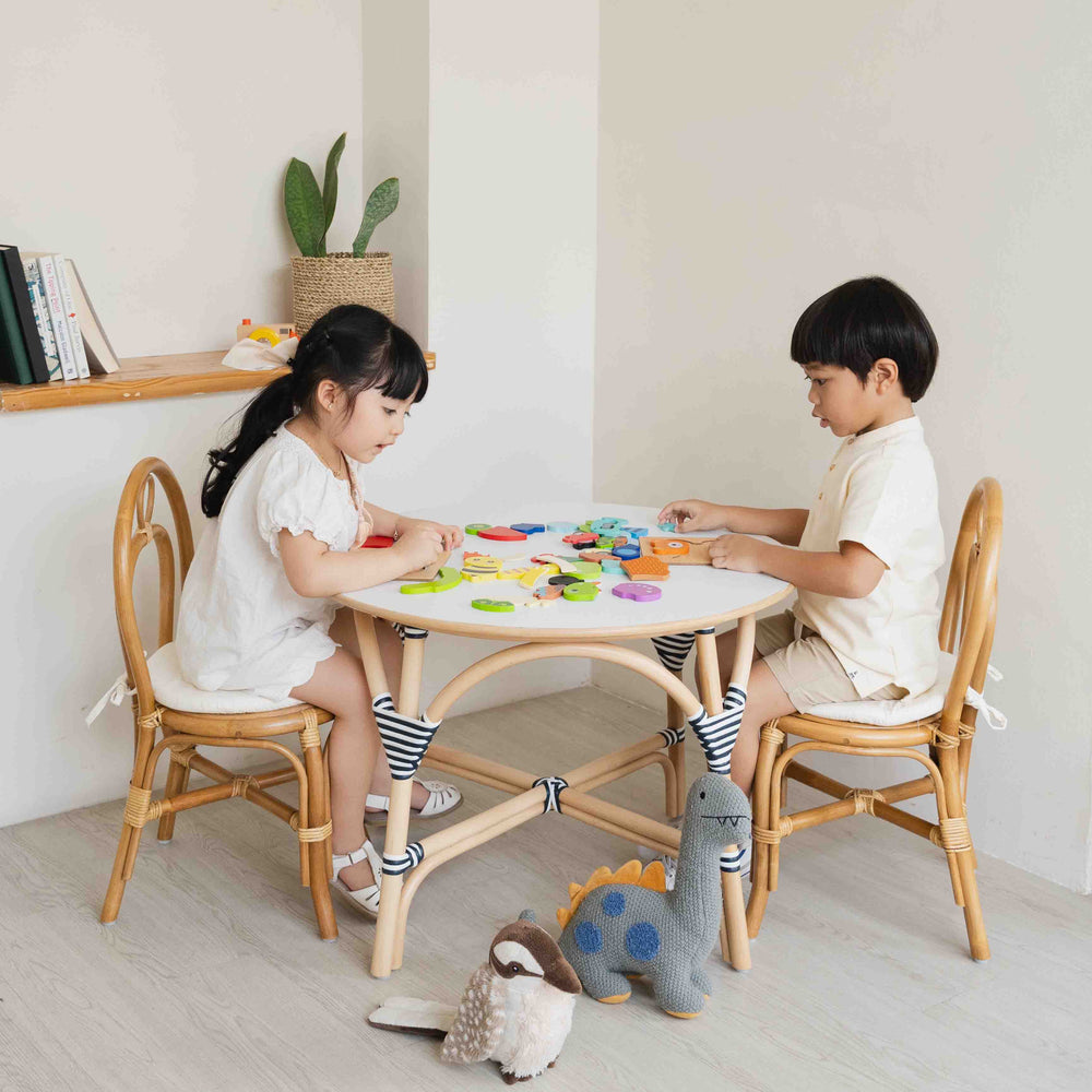 Meja Anak Aulia (Sedang) &amp; Set 2 Kursi Anak Amélie