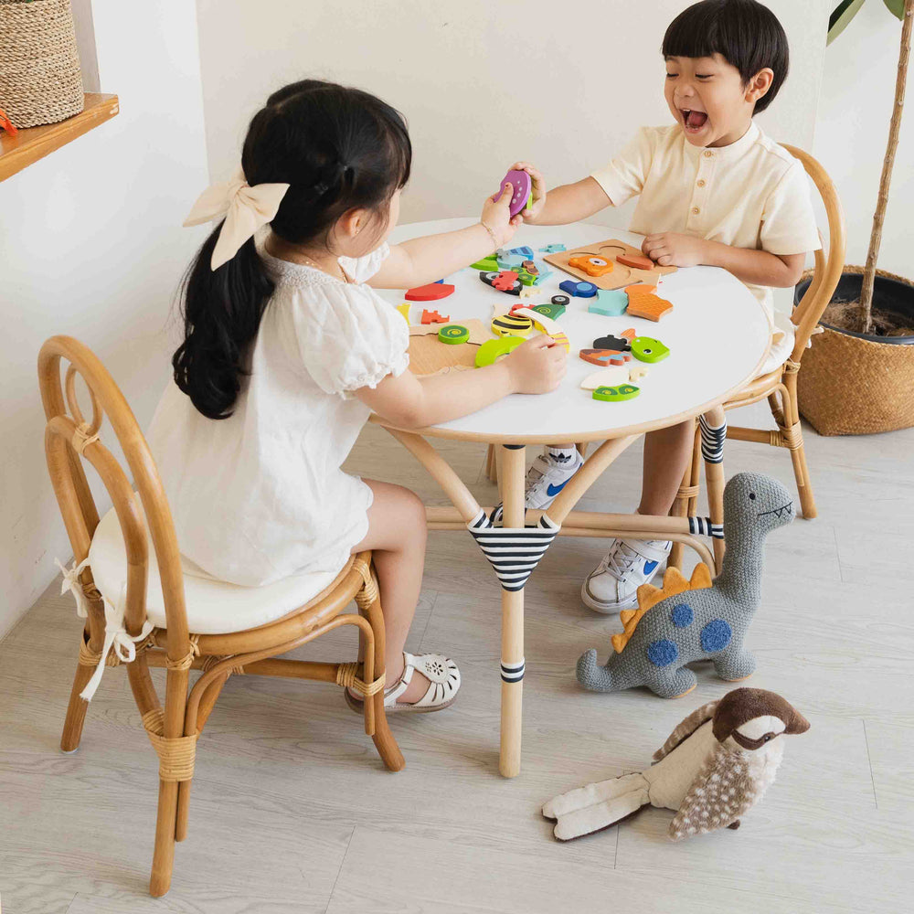 Meja Anak Aulia (Sedang) &amp; Set 2 Kursi Anak Amélie