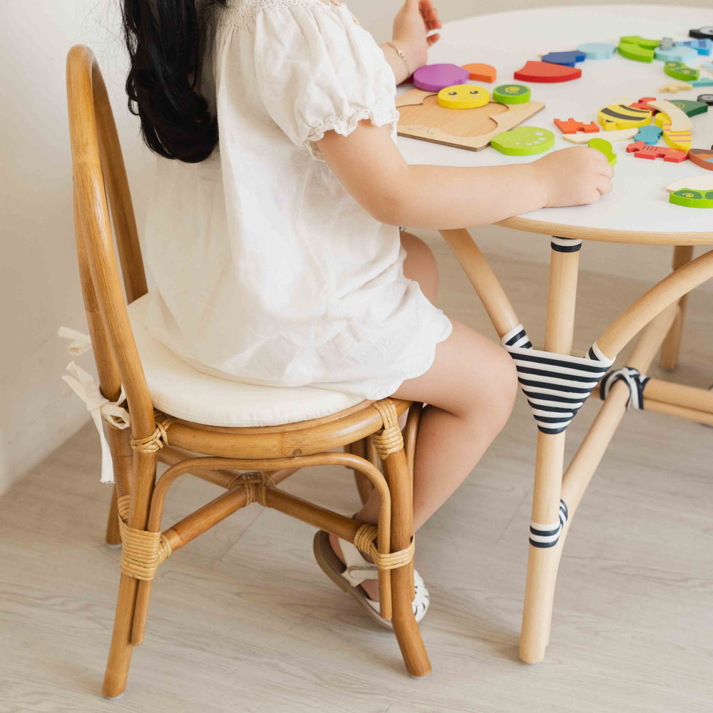 Meja Anak Aulia (Sedang) &amp; Set 2 Kursi Anak Amélie