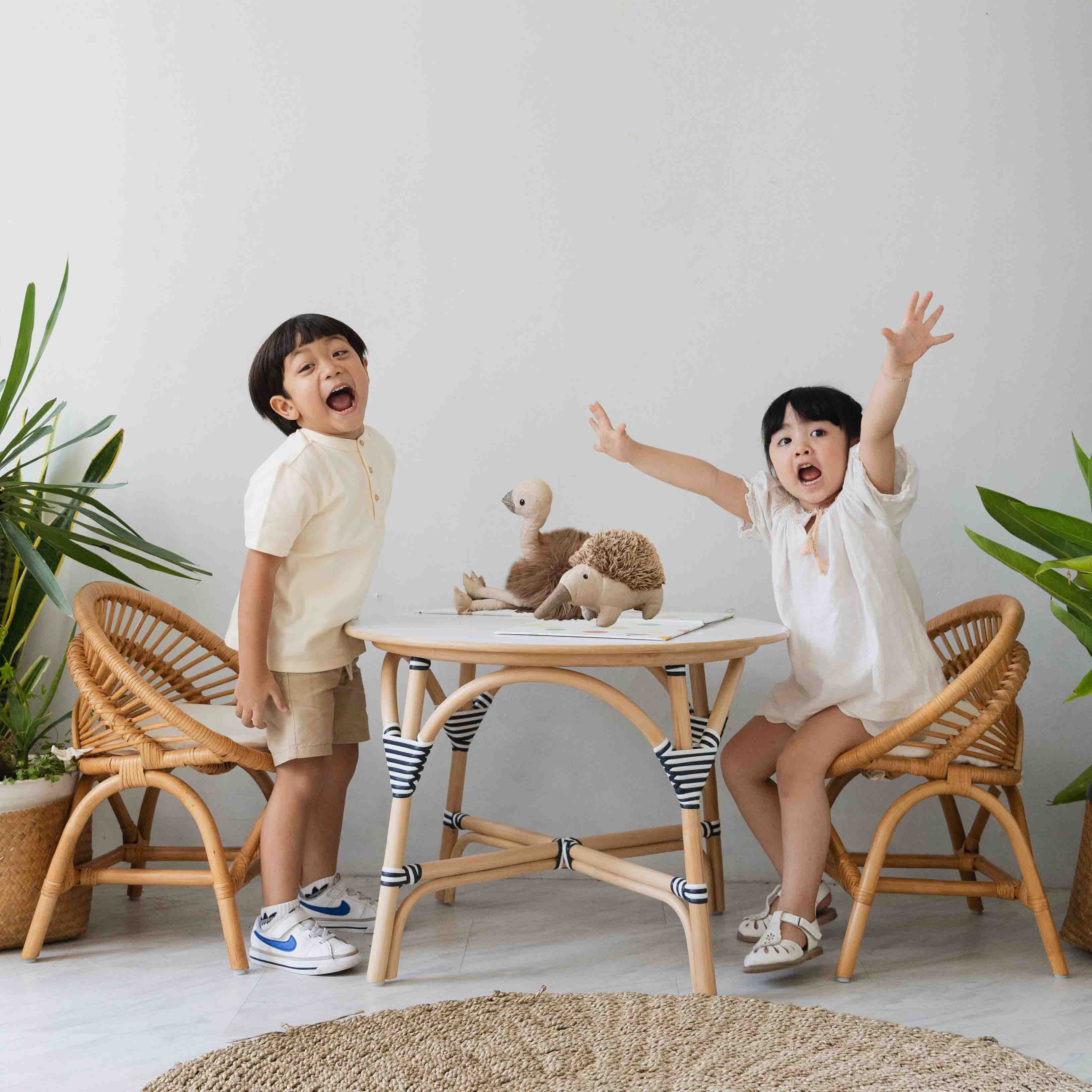 Meja Anak Aulia (Sedang) &amp; Set 2 Kursi Anak Maya (Natural)