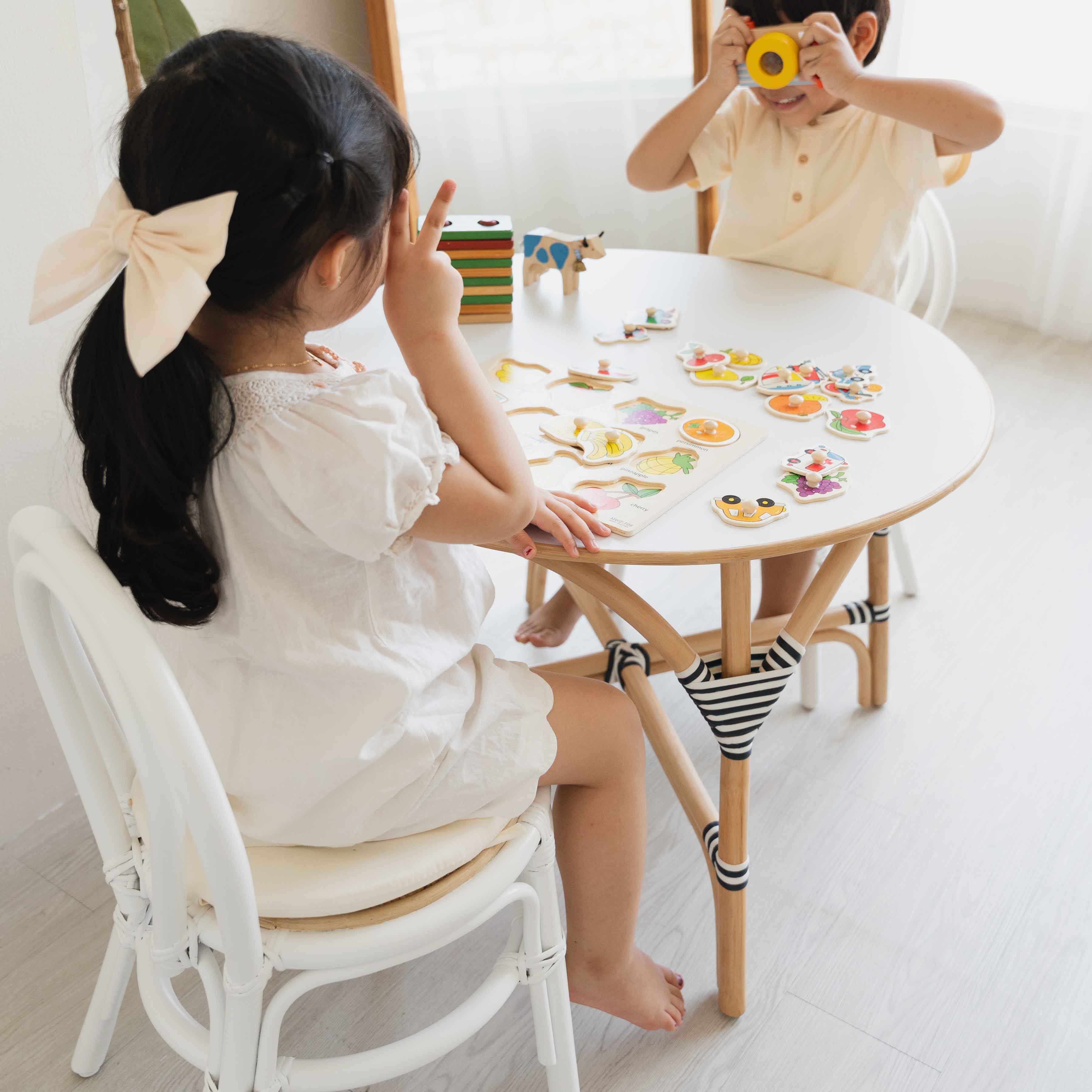 Meja Anak Aulia (Sedang) &amp; Set 2 Kursi Anak Aulia