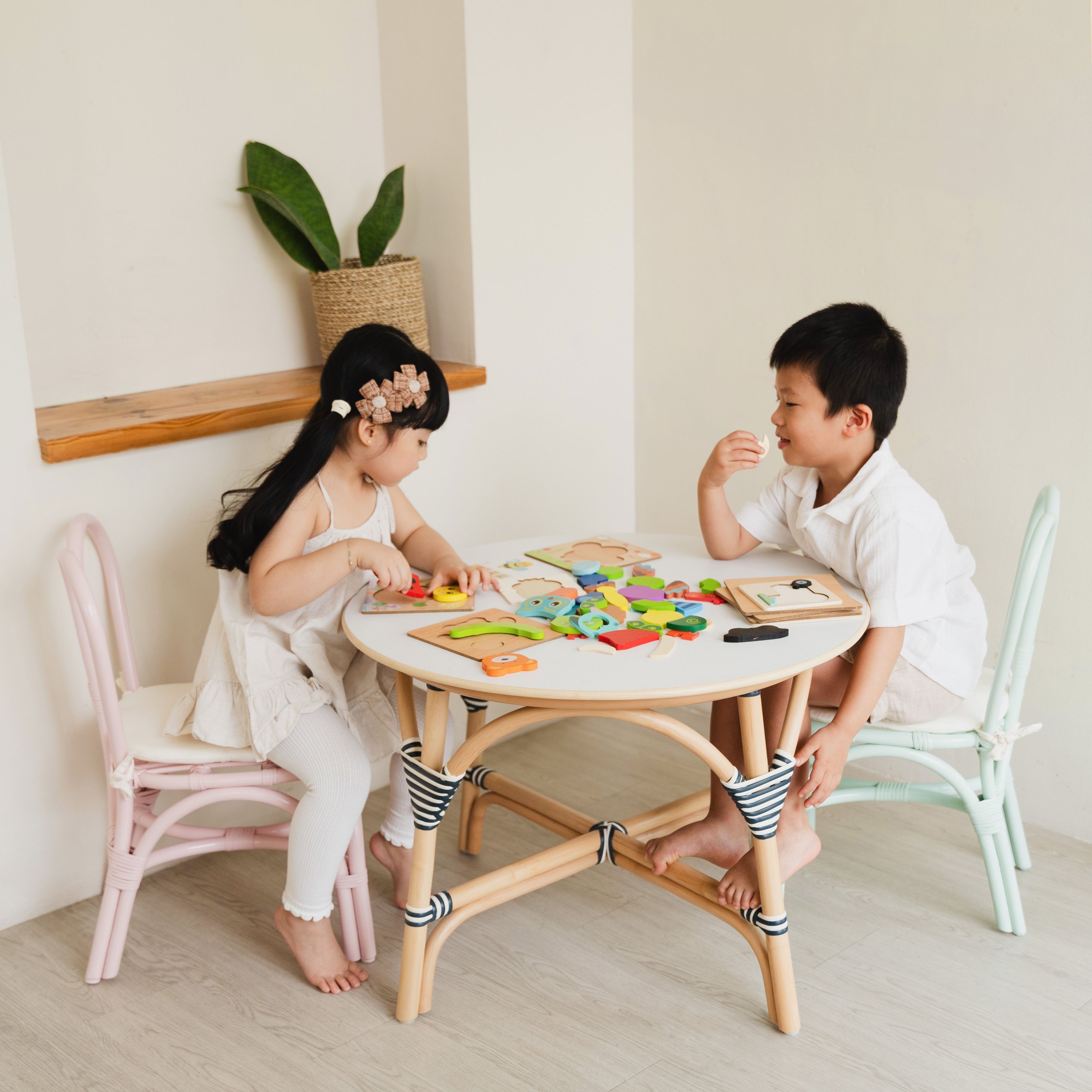 Meja Anak Aulia (Sedang) &amp; Set 2 Kursi Kelinci Anak