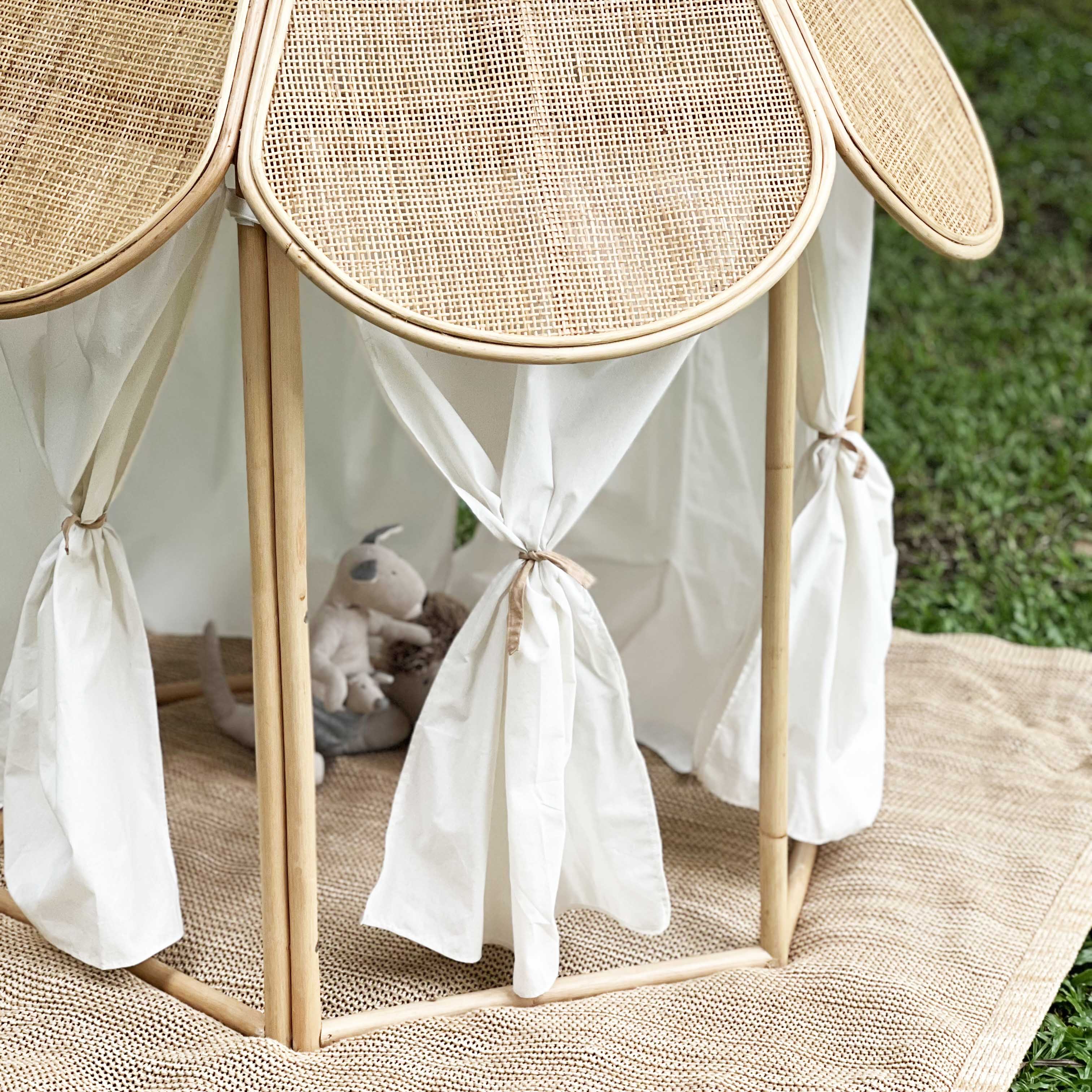 Tenda Sirkus Leon (Pameran)