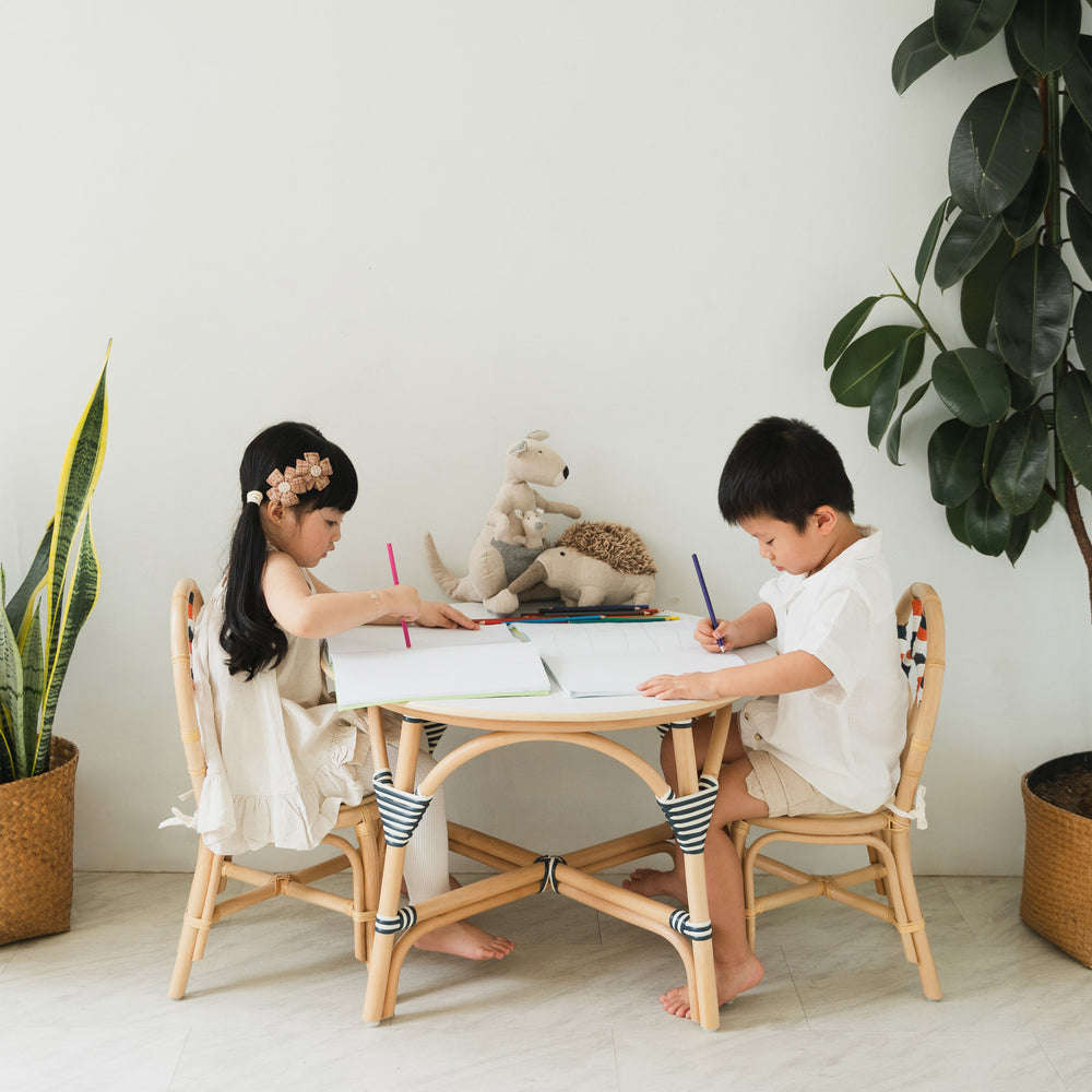 Meja Anak Aulia (Sedang) &amp; Set 2 Kursi Anak Quentin