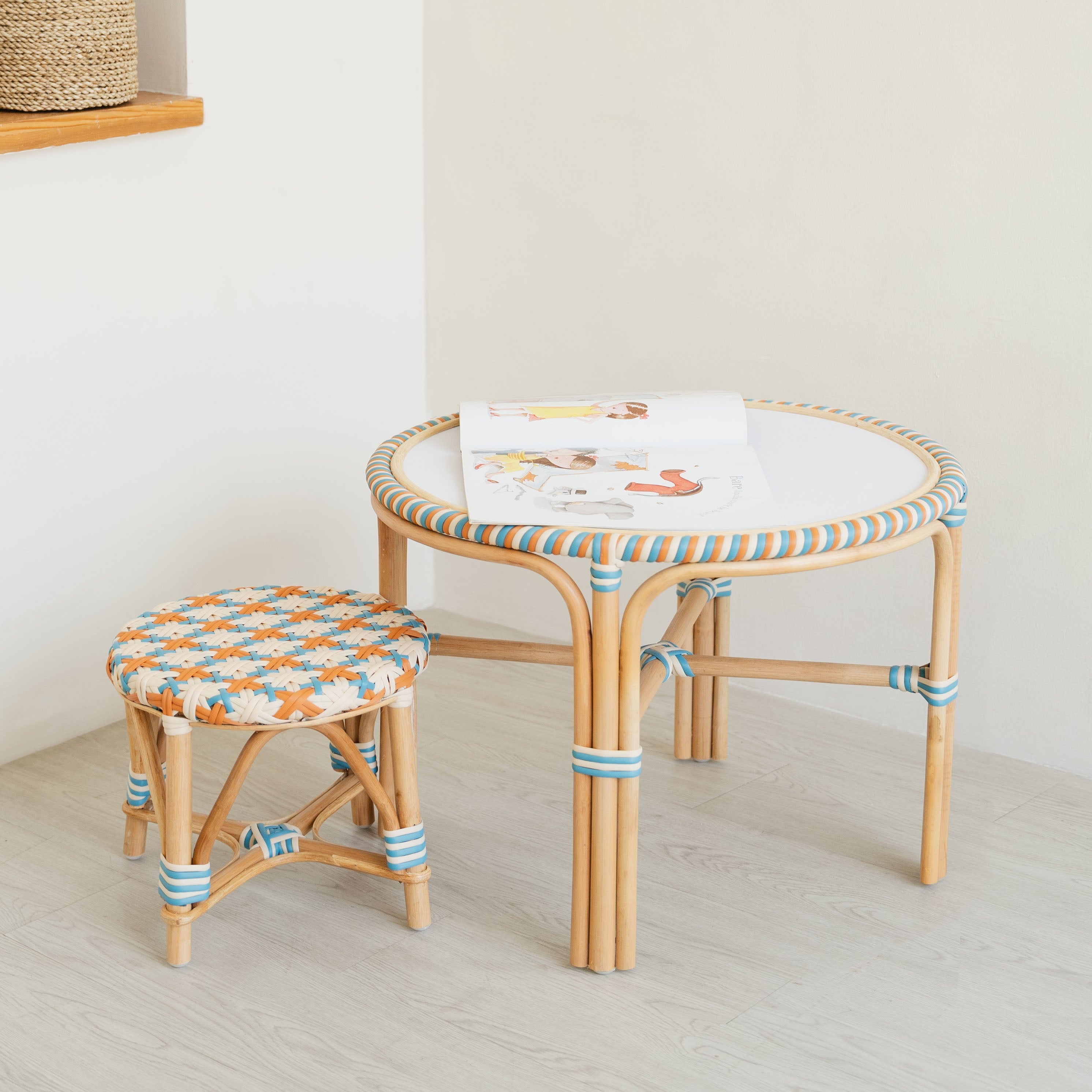 Xander Kids Meja &amp; Set Xander Kids Stools