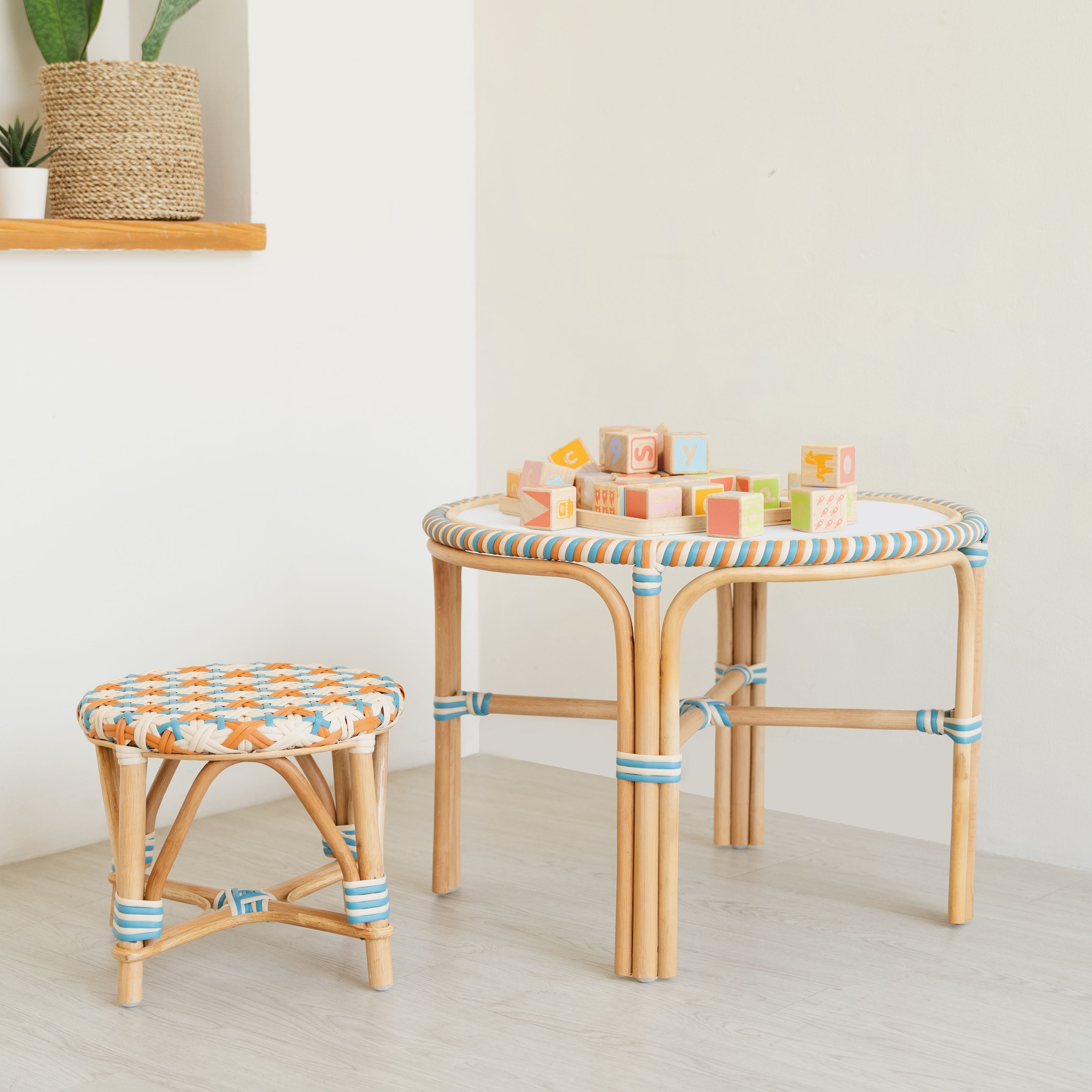 Xander Kids Meja &amp; Set Xander Kids Stools